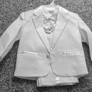 Toddler size 4 white tuxedo  5 pc